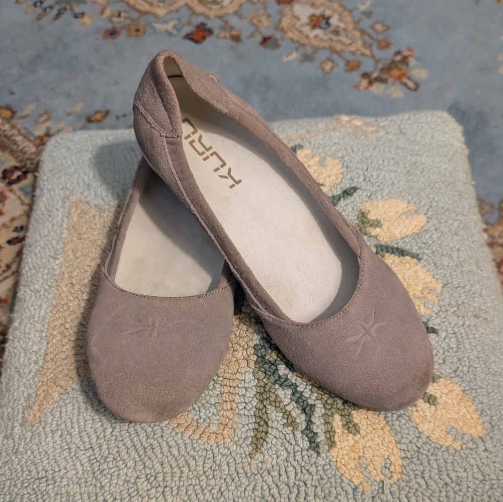 KURU Vienna Flats, 9, Taupe, Tan, Suede, Dressy Slip ons, EUC